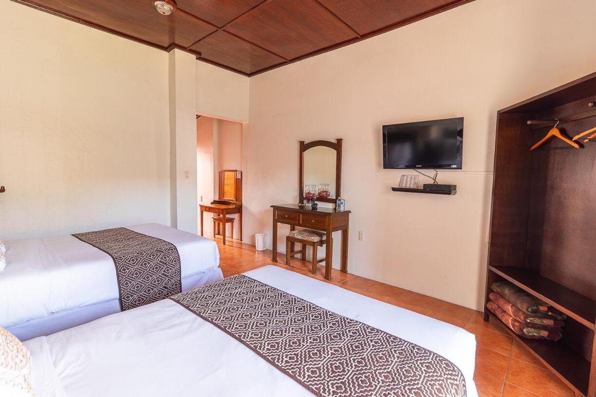Hotel Dona Juana ตลาโคตาลปัน ภายนอก รูปภาพ