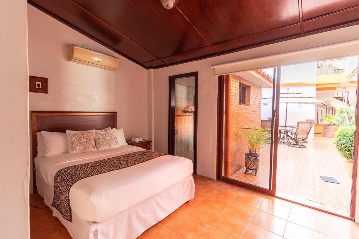 Hotel Dona Juana ตลาโคตาลปัน ภายนอก รูปภาพ