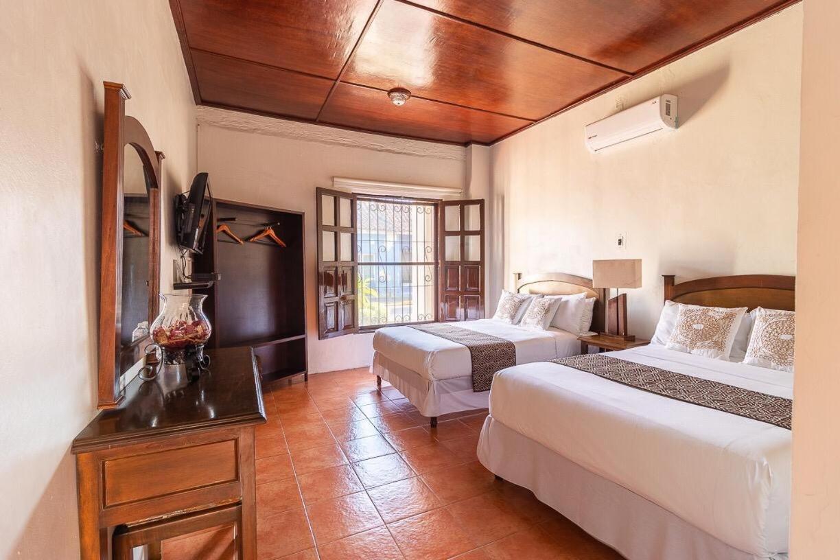 Hotel Dona Juana ตลาโคตาลปัน ภายนอก รูปภาพ