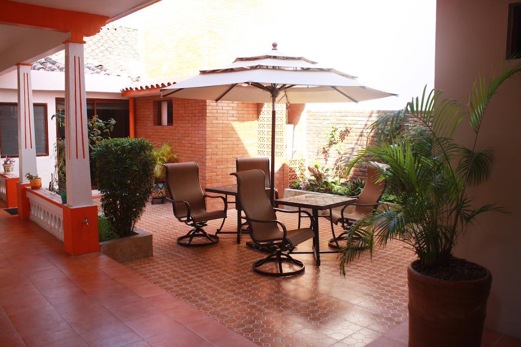 Hotel Dona Juana ตลาโคตาลปัน ภายนอก รูปภาพ